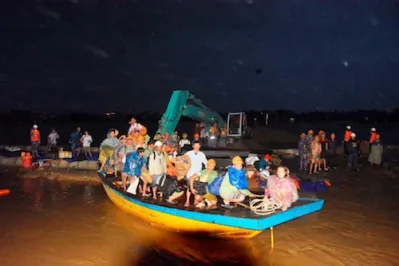 Quảng Nam giải cứu 131 công nhân mắc kẹt giữa sông Thu Bồn